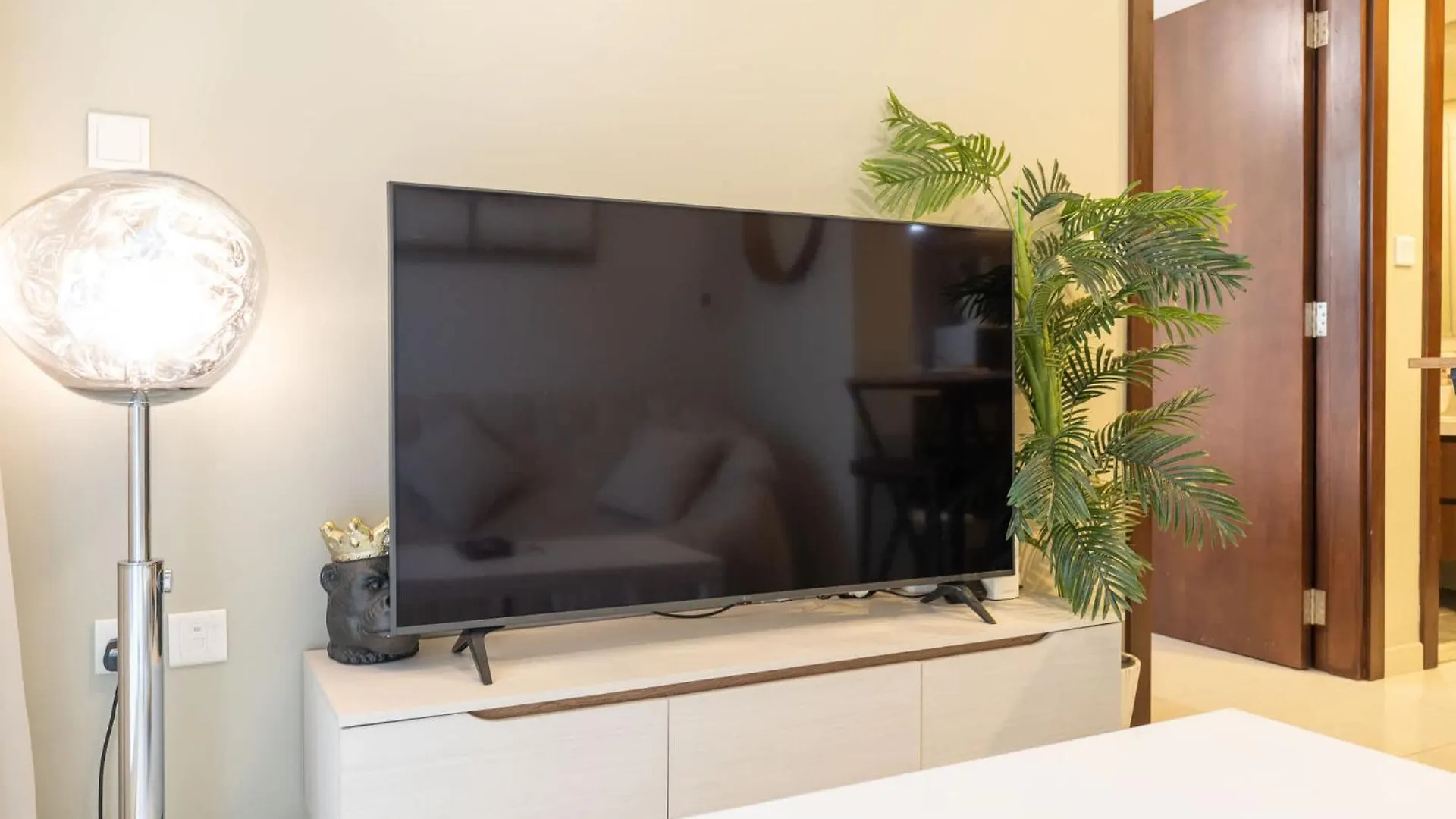 Sophisticated 1-Bedroom At Vera Tower In Business Bay Ντουμπάι Διαμέρισμα