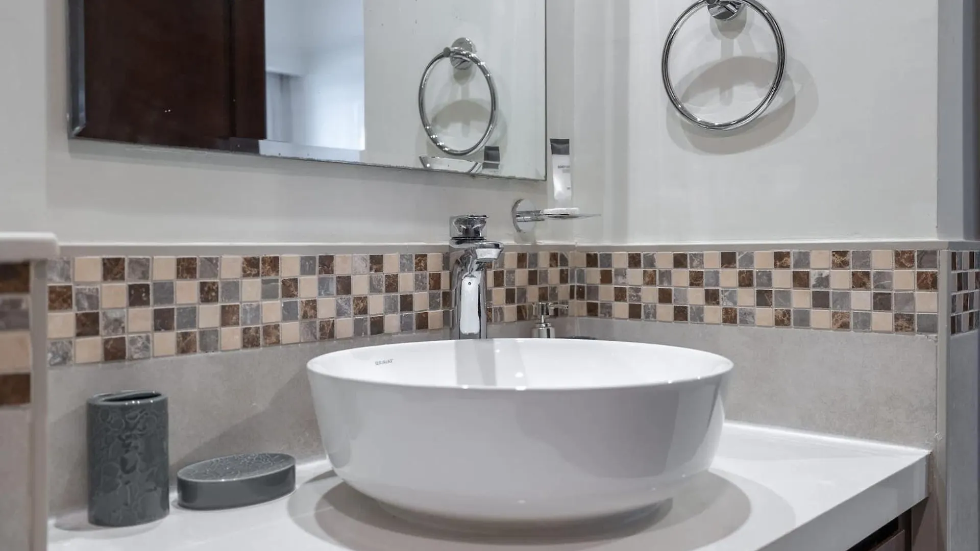 Sophisticated 1-Bedroom At Vera Tower In Business Bay Dubai