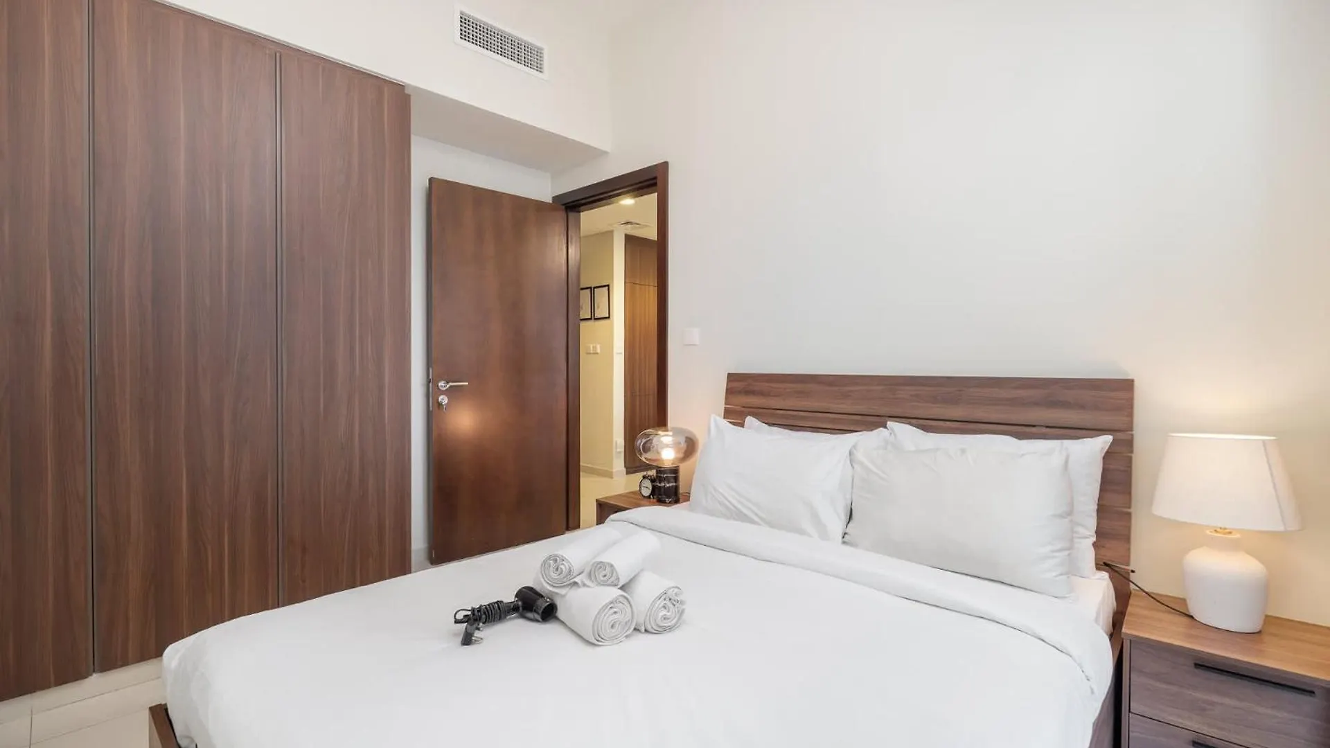 Apartment Sophisticated 1-Bedroom At Vera Tower In Business Bay Dubai