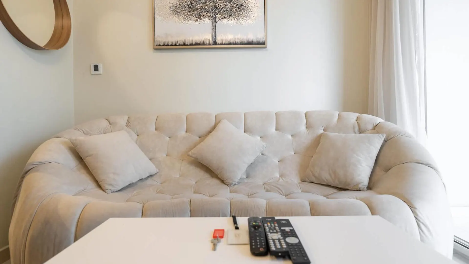 Sophisticated 1-Bedroom At Vera Tower In Business Bay Dubai 0*,