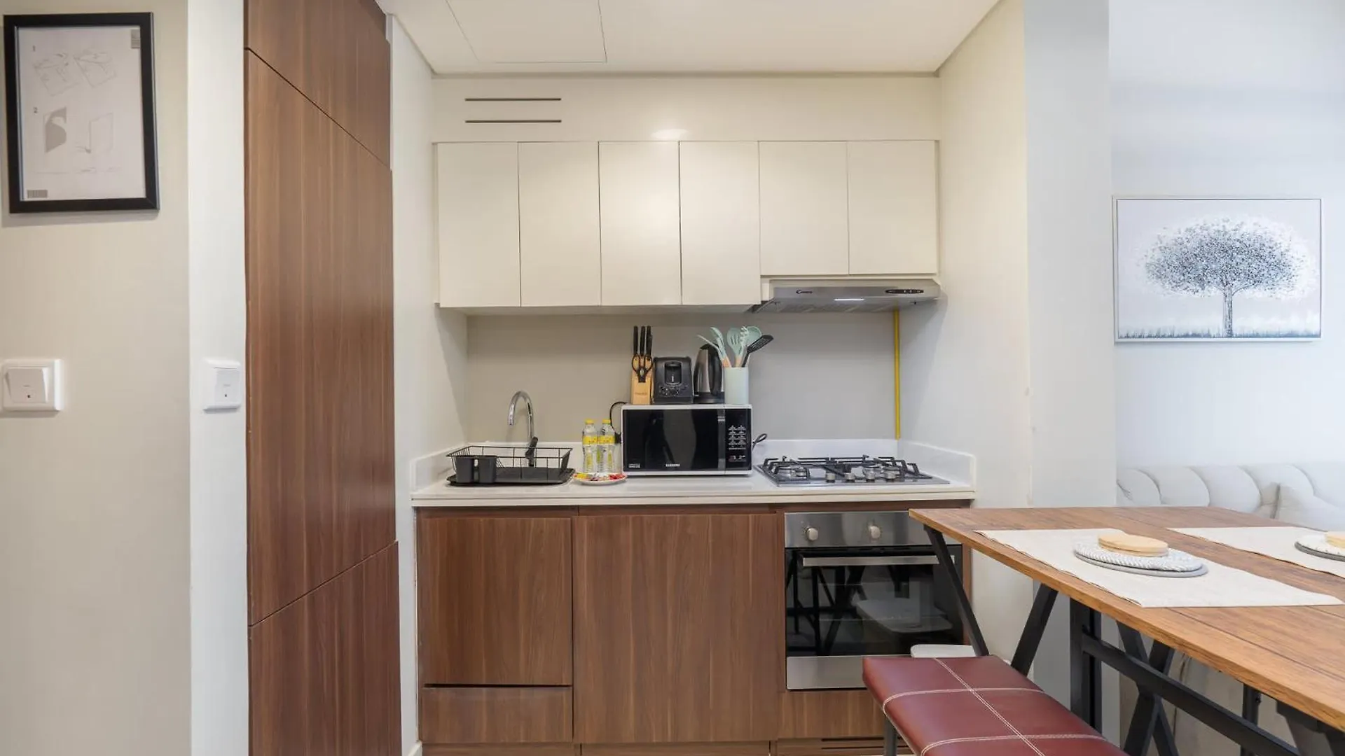 Sophisticated 1-Bedroom At Vera Tower In Business Bay Dubai 0*,